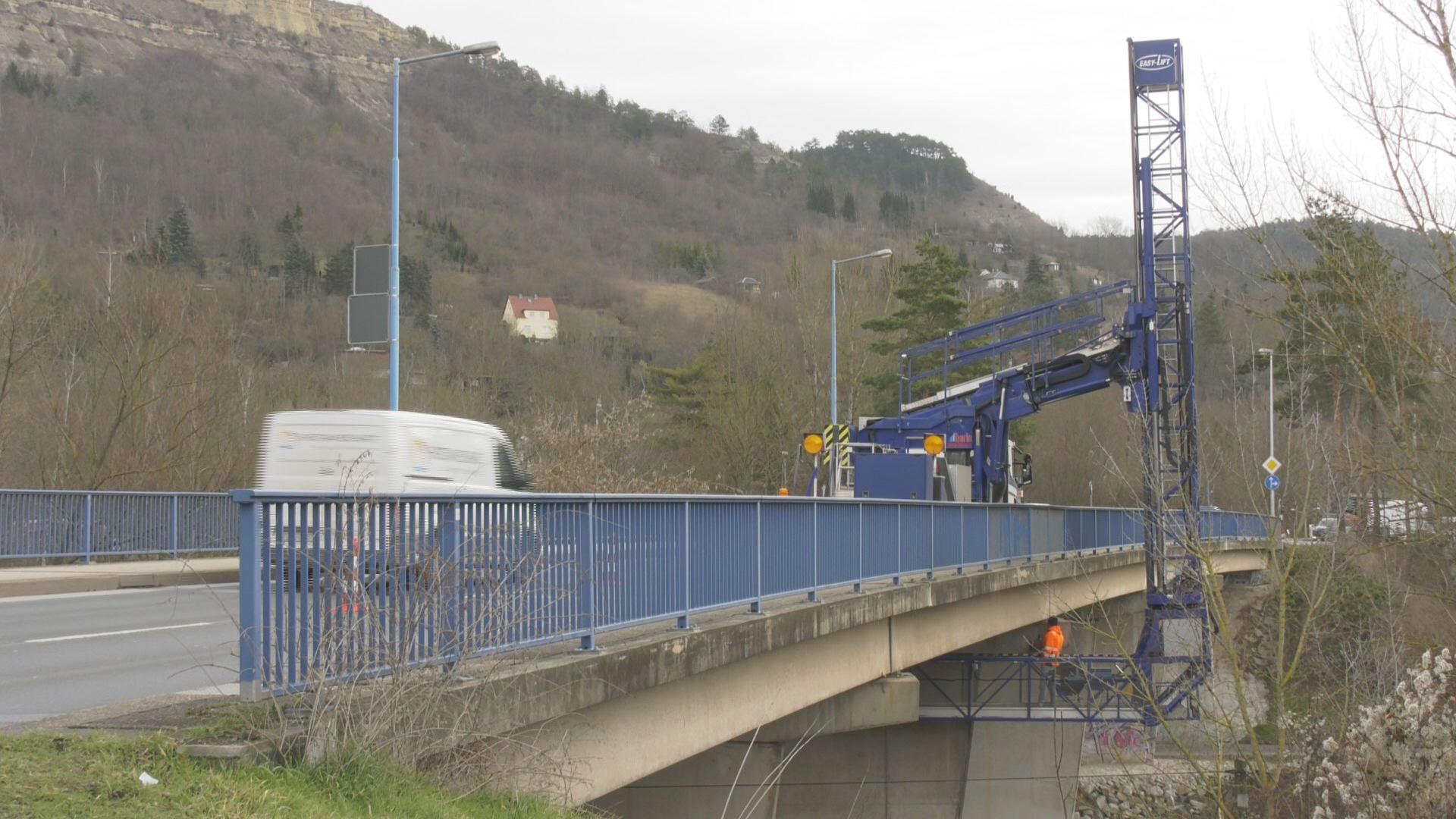 Kontrolle durchgeführt: Wegen der Brückenprüfung gab es Einschränkungen auf der Lobedaer Straße 