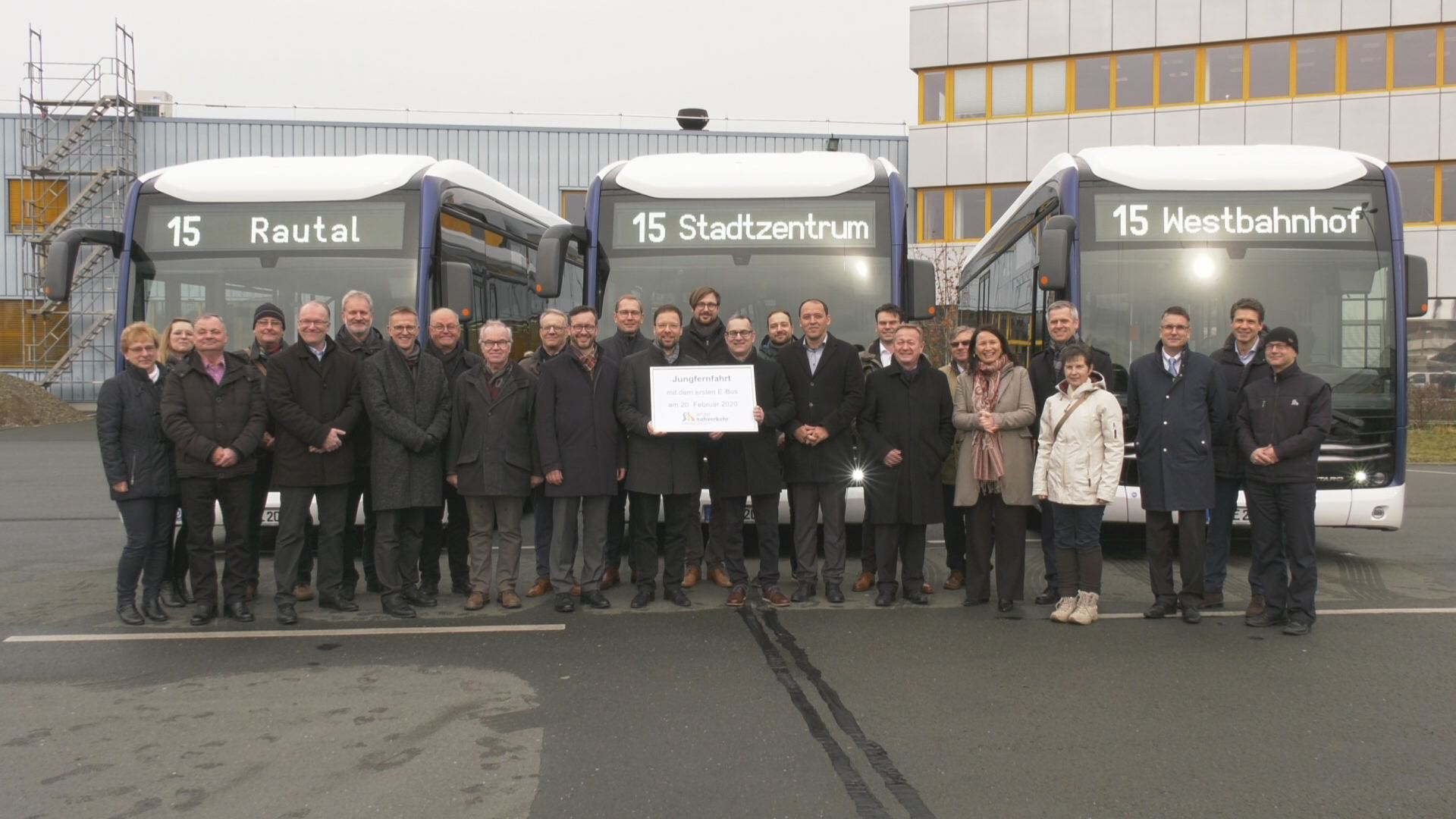 Elektrisch unterwegs: Die ersten drei E-Busse für Jena starten in den Linienbetrieb