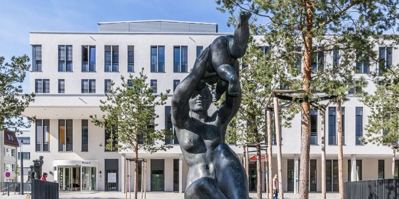 Uni-Klinikum reduziert Operationen und Ambulanztermine Uni-Klinikum reduziert Operationen und Ambulanztermine