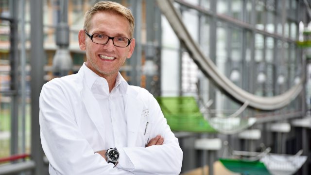 Harntrakt und Beckenboden der Frau im Fokus