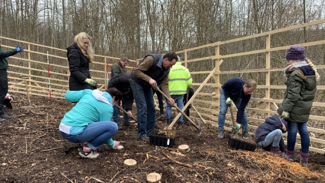 Baumpflanzaktion des Autohauses Fischer