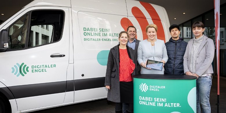 Beratungsmobil „Digitaler Engel“ auf dem Holzmarkt