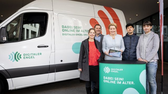 Beratungsmobil „Digitaler Engel“ auf dem Holzmarkt