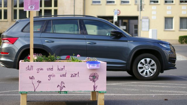 Extinction Rebellion Jena gestaltet Parkplätze um