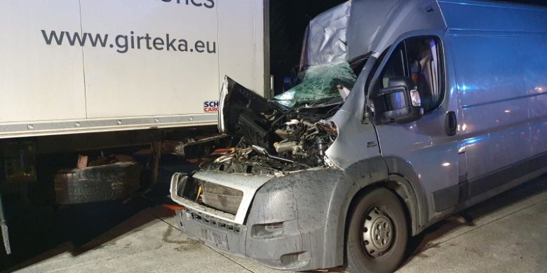 Transporter-Fahrer bei Auffahrunfall auf A4 verletzt