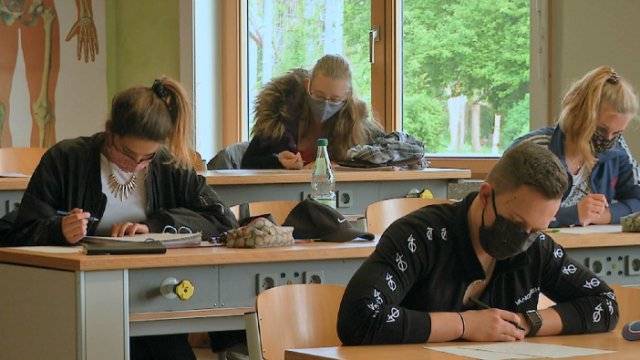 Verwaltungsgericht Gera kippt Maskenpflicht im Unterricht