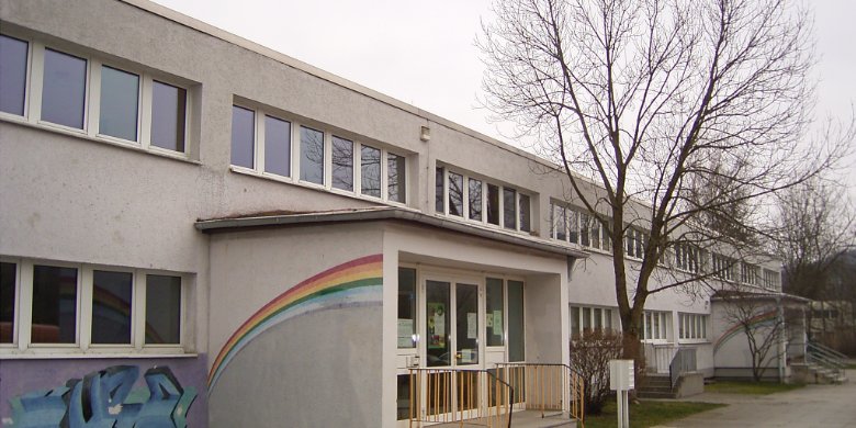 Kinder- und Jugendzentren öffnen schrittweise Kinder- und Jugendzentren öffnen schrittweise