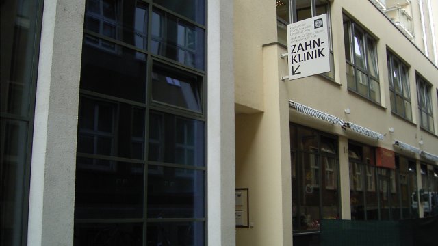Wiedereröffnung der Uni-Zahnklinik an der Alten Post 4