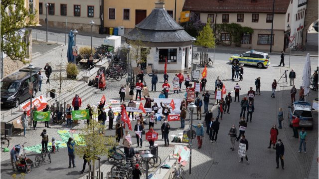 Aktion von Gewerkschaften und Bündnispartnern mit Forderungen zum 1. Mai