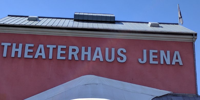 Live-Übertragung: Premiere im Theaterhaus Jena