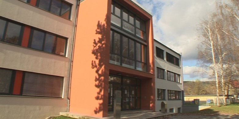 Heine-Grundschule: Spende für Angelman-Verein  