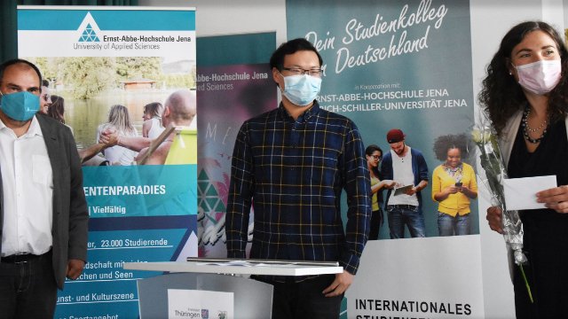 Gratulation für Absolventen des Internationalen Studienzentrums Thüringen