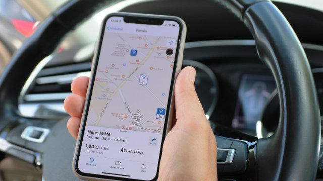 Digitaler Parkplatzfinder nutzt KSJ-Parkplatzdaten 