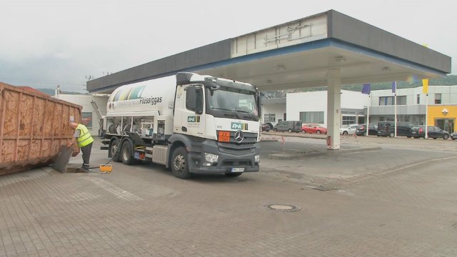 Großeinsatz durchgeführt: Die Feuerwehr rückte wegen des Austretens von Flüssiggas aus