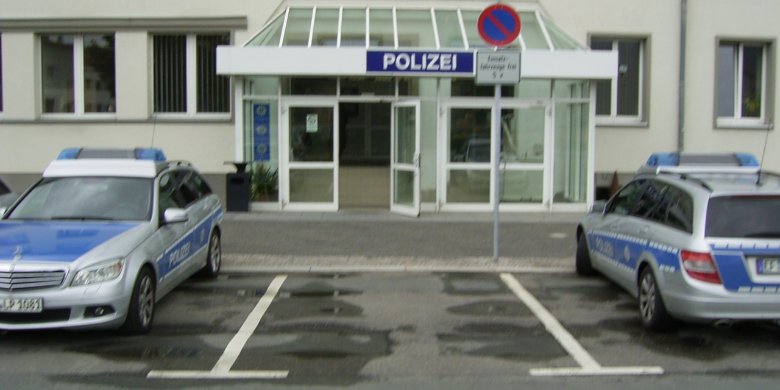 Tödlicher Verkehrsunfall: Ersthelfer dringend gesucht