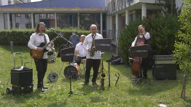 Balkonkonzert: Im Seniorenzentrum „Am Heiligenberg“ ging es musikalisch zu