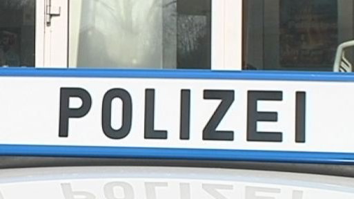 Motorradfahrer ohne Papiere auf der Straße