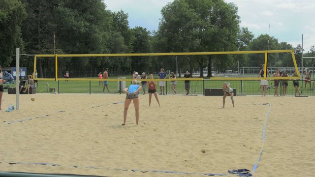 Kämpfer im Sand: Beim Refit-Beachcup traten 36 Frauen- und Männerteams an 