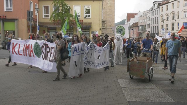 Für Nachhaltigkeit: Zahlreiche Organisationen forderten auf einer Demonstration eine Verkehrswende  