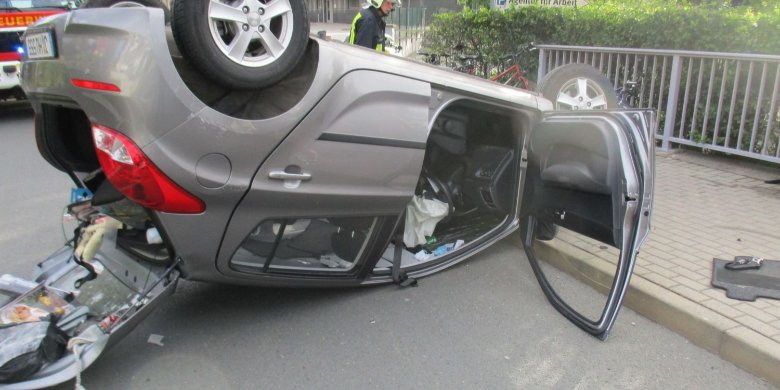 Pkw-Fahrerin bei Unfall schwer verletzt 