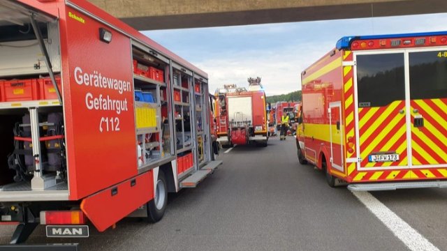 Ausgelaufenes Reinigungsmittel machte Autobahn auf hunderten Metern rutschig und unbefahrbar