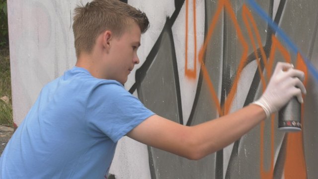 Begeisterung: Im Jugendzentrum HUGO lassen sich Graffiti-Profis Tricks abschauen