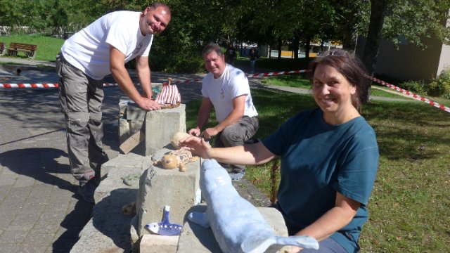 Tonfiguren an Wasserachse in Winzerla 