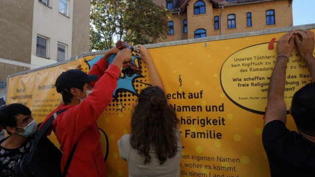 Kinderrechte: Bauzaun wird zur Infowand