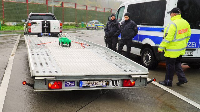 Komplexkontrolle der Autobahnpolizeiinspektion an der A9