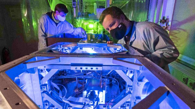 Was Sterne zum Leuchten bringt