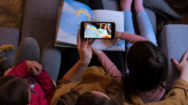 Sinkendes Leseinteresse: rooom AG hat Lösungsidee