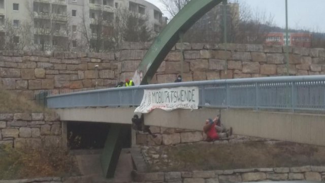 Klimaaktivisten mit Autobahn-Aktion