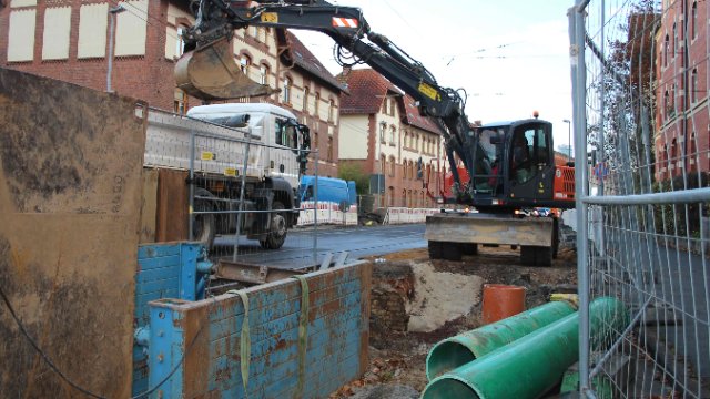 Dornburger Straße: Leitungsbau hat die Straßenseite gewechselt