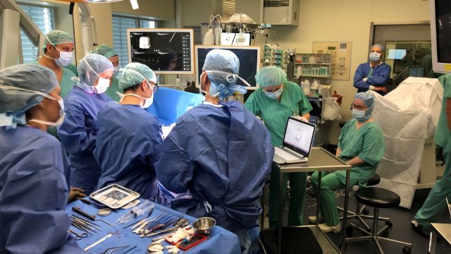 Hirntumor-Entfernung bei wacher Patientin