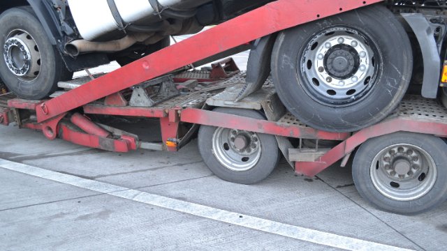 Lkw nach Kontrolle Parkkralle verpasst