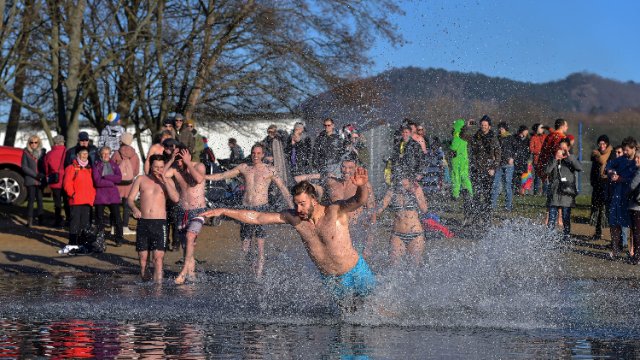 Neujahrsschwimmen fällt ins Wasser