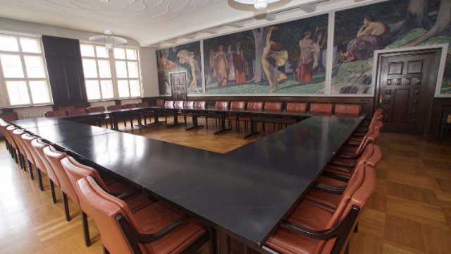 Altes Mobiliar für junge Köpfe