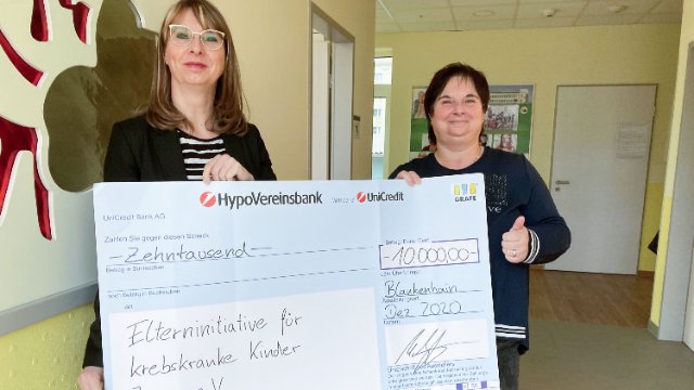 Spendenscheck für Elterninitaitve