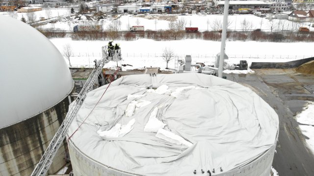 Feuerwehreinsatz auf Biogasanlage: Schnee abgepumpt
