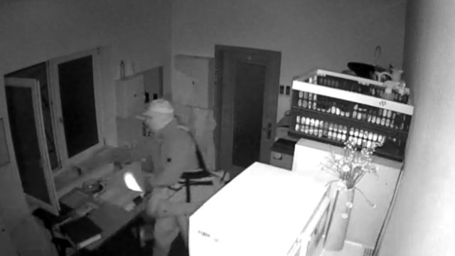 Einbrecher gesucht - Wer kennt diese Person?