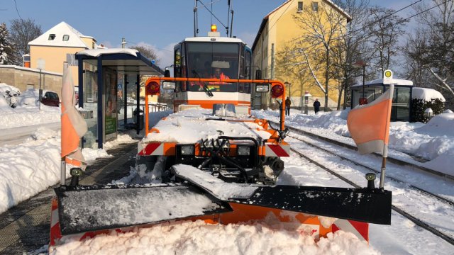 Räumungsarbeiten auf Straßenbahnlinie nach Zwätzen gehen voran 