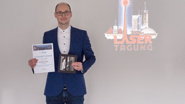 Laserstrahl formt Glas