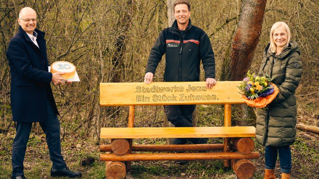 Stadtwerke stiften zum 30. Jubiläum Bänke auf Saale-Horizontale