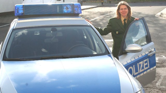 Beim Flanieren zur Seite gedrängt