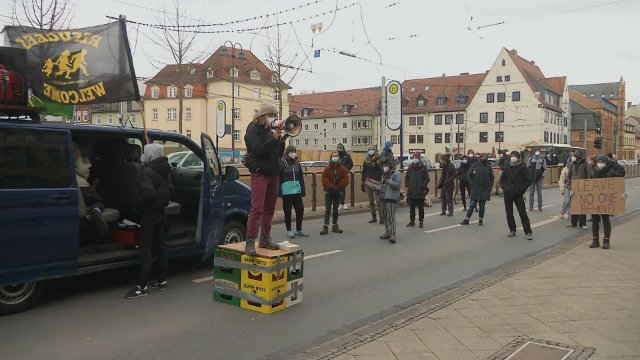 Auf der Demonstration: Die Seebrücke Jena fordert von der Stadt mehr Solidarität mit Flüchtlingen  
