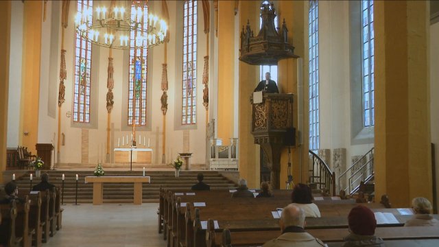Gedacht: In der Stadtkirche wurde an die Toten der Corona-Pandemie erinnert