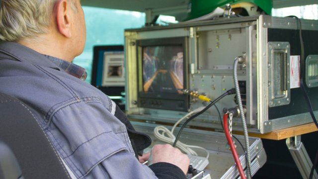 Fernwärmeleitung wird mit Kanalraupe untersucht