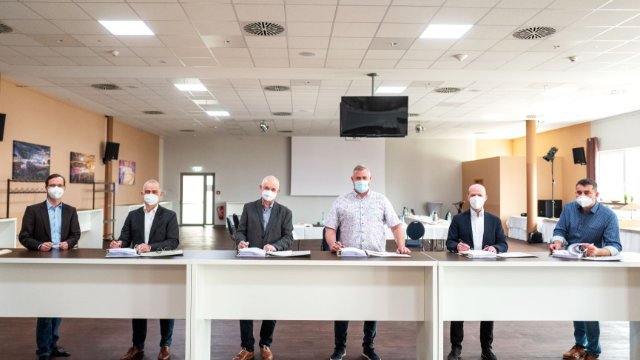 Weiterer Meilenstein für Ernst-Abbe-Sportfeld - Verträge für den Tribünenrohbau unterzeichnet 