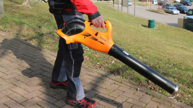 Hausmeister-Arbeitsgeräte auf Akkubetrieb umgestellt