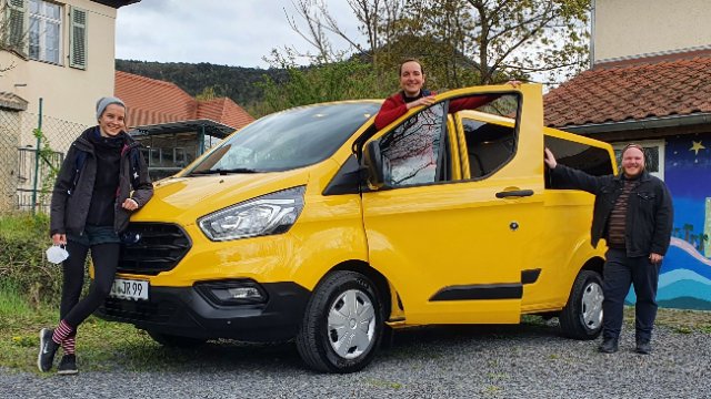 Neuer Vereinsbus für Demokratischen Jugendring 